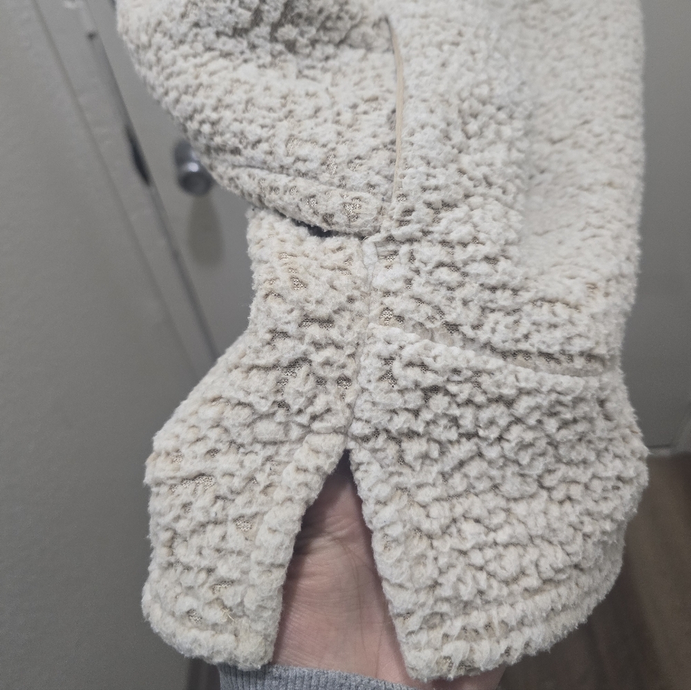 ​Michael Farrell | Cozy Sherpa Quarter-Zip Pullover - Picture 5 of 12